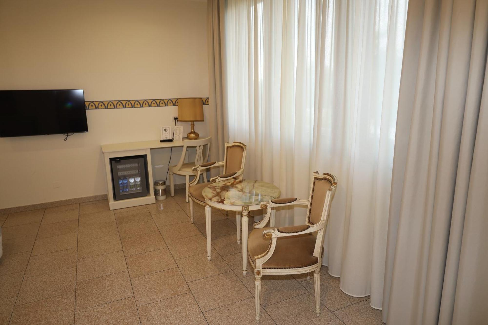 Hotel Ristorante Continental Osio Sotto Bagian luar foto