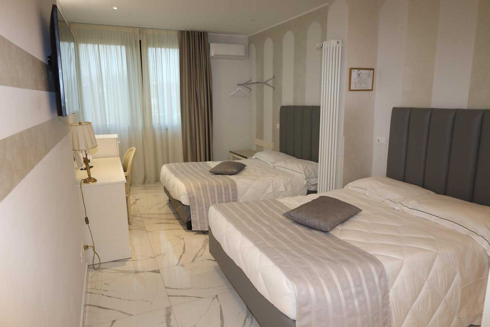 Hotel Ristorante Continental Osio Sotto Bagian luar foto